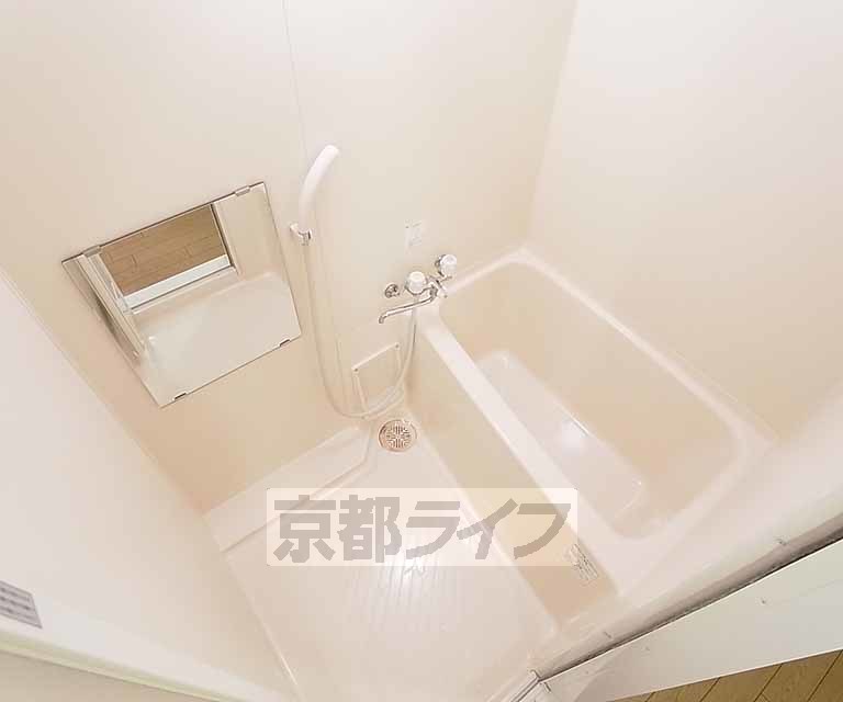 バス・シャワールーム　清潔感のある浴室です。