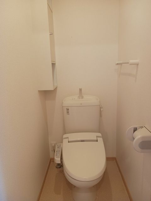 わかやま電鉄貴志川線 交通センター前駅 徒歩12分 2階建 築16年のトイレ写真