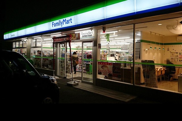 コンビニ　ファミリーマート大田千鳥三丁目店（コンビニ）まで417m