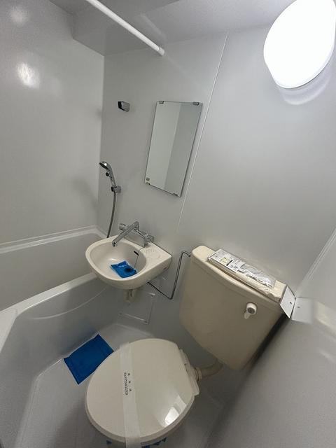 東急東横線 新丸子駅 徒歩8分 7階建 築34年のトイレ写真