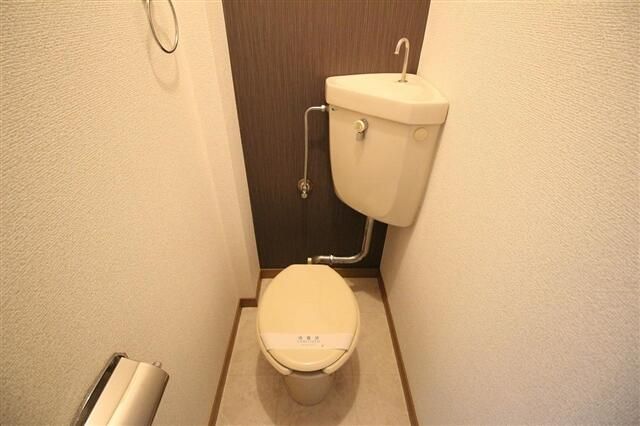 東急東横線 白楽駅 徒歩6分 2階建 築33年のトイレ写真