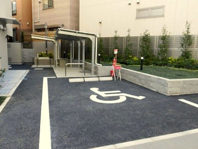 駐車場　★《見学予約受け付け中》設備充実のハイグレード賃貸マンション