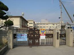 小学校　摂津市立千里丘小学校（小学校）まで632m