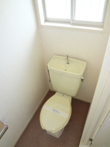 近江鉄道本線 愛知川駅 徒歩12分 2階建 築36年のトイレ写真