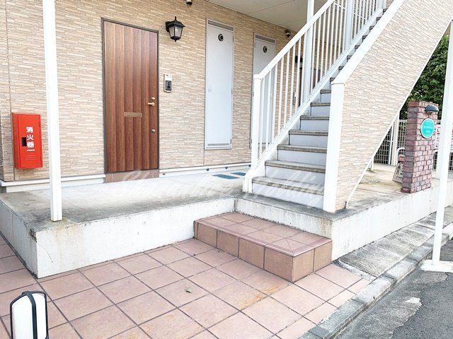その他共有部分　2階部分へと続く階段♪