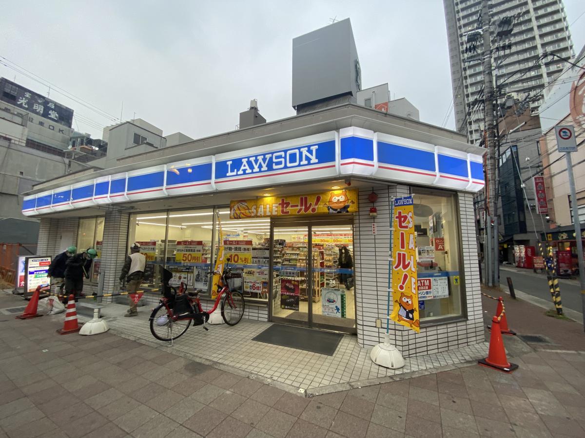 コンビニ　ローソン中突堤本通店（コンビニ）まで94m