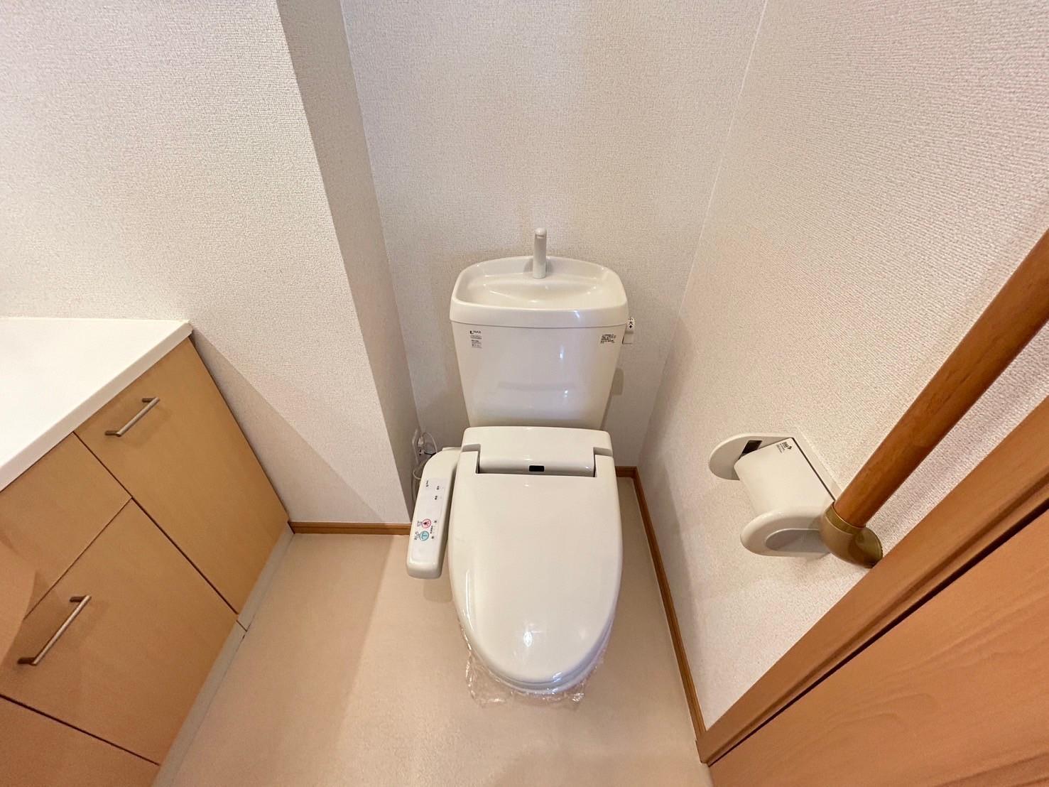 トイレ　温水洗浄暖房便座付トイレ