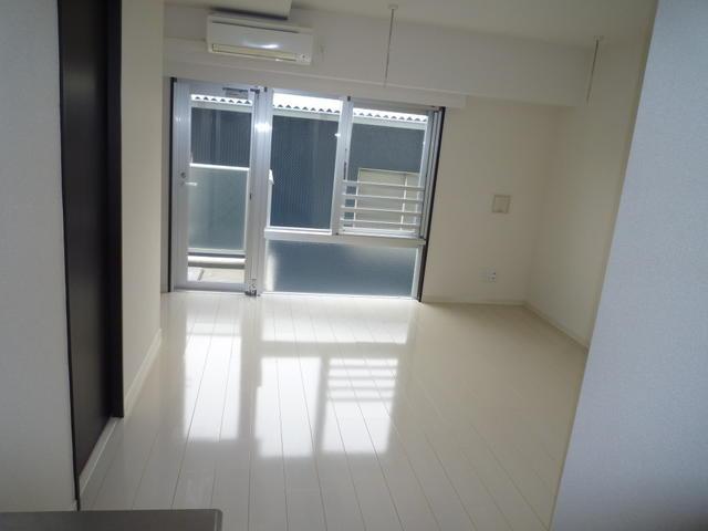 居室・リビング　キレイで広いお部屋です。