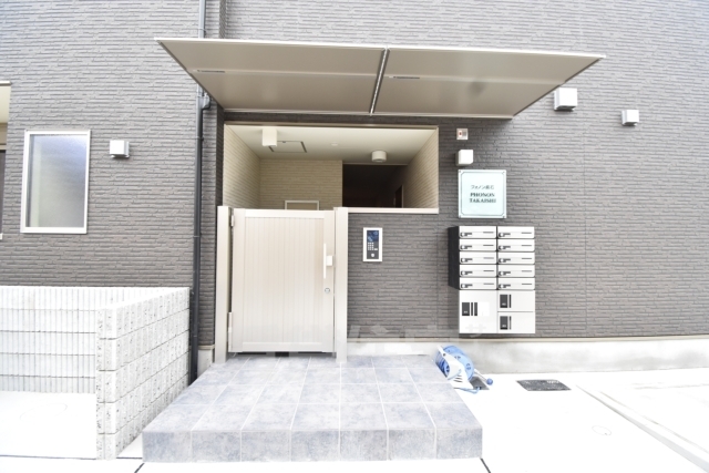 南海本線 高石駅 徒歩6分 3階建 築5年の外観写真