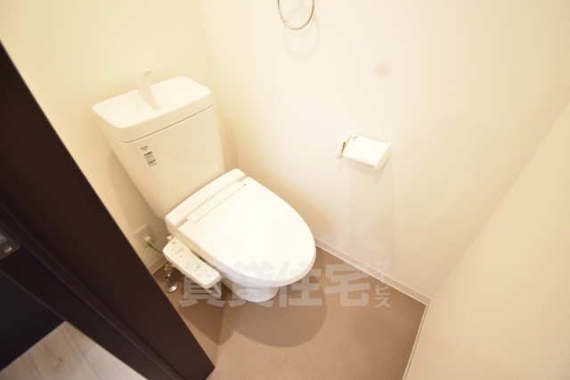 南海本線 高石駅 徒歩6分 3階建 築5年のトイレ写真