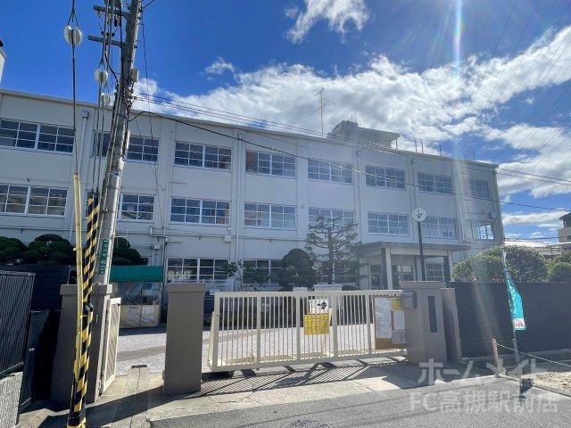 小学校　高槻市立大冠小学校（小学校）まで653m
