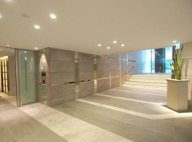 東京メトロ銀座線 青山一丁目駅 徒歩4分 5階建 築8年の外観写真