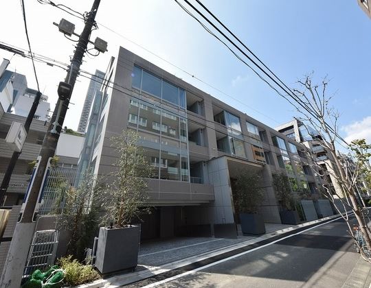 東京メトロ銀座線 青山一丁目駅 徒歩4分 築8年