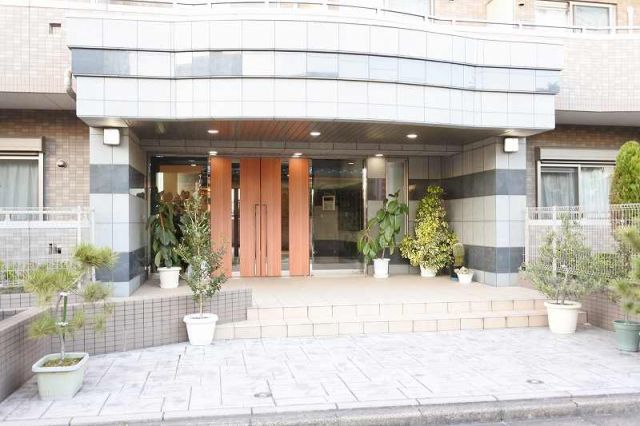 埼玉高速鉄道 南鳩ケ谷駅 徒歩2分 6階建 築17年の外観写真