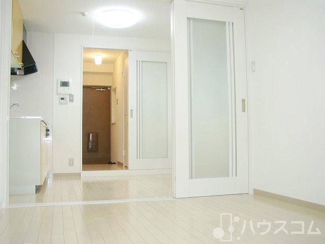 地下鉄御堂筋線 西中島南方駅 徒歩3分 8階建 築42年の居間写真