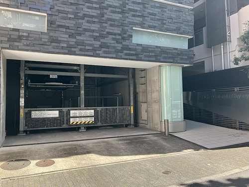 エントランス　建物外観　※2026年09月の写真