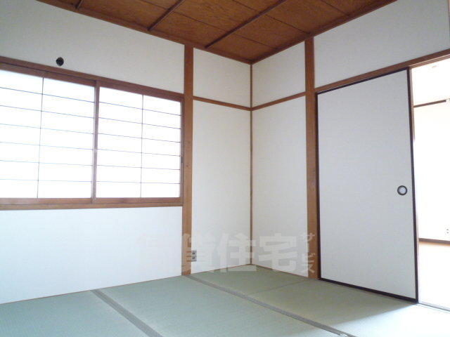武庫之荘本町貸家の居間写真