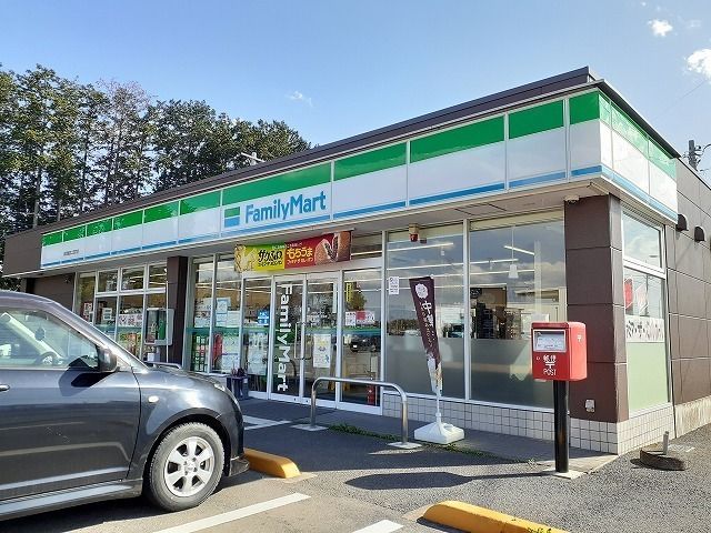 コンビニ　ファミリーマート二区町店（コンビニ）まで1350m