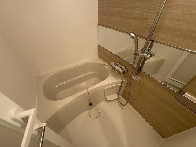 バス・シャワールーム　落ち着いた空間のお風呂です
