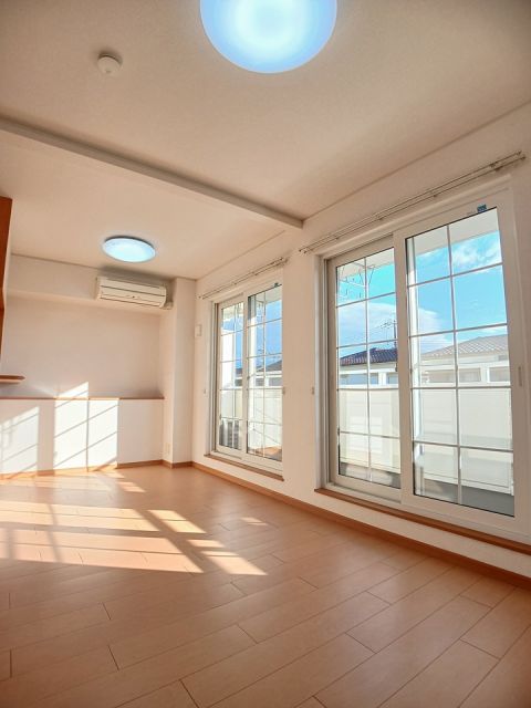 ハーベストホーム壱番館 IIの居間写真