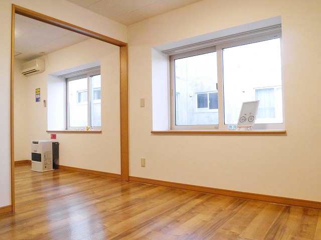 その他部屋・スペース　温かみのある色合いのお部屋です♪
