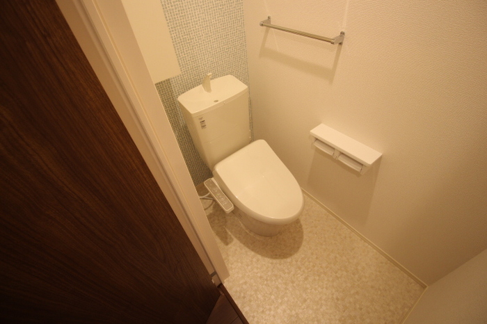 ＪＲ宇野線 備前西市駅 徒歩38分 3階建 築9年のトイレ写真