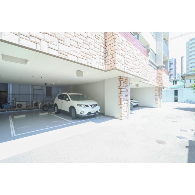 駐車場　駐車場があるので、車を買う予定の方も安心です