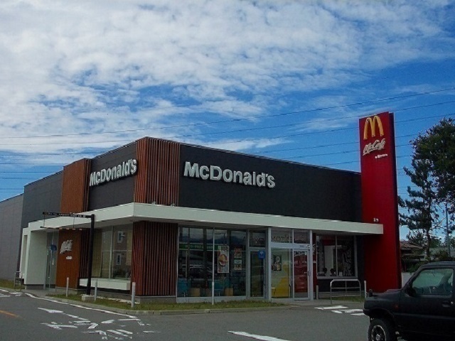 飲食店　マクドナルド　飯島店（飲食店）まで850m