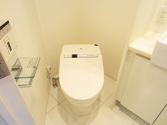 トイレ　温水洗浄機能付のトイレです