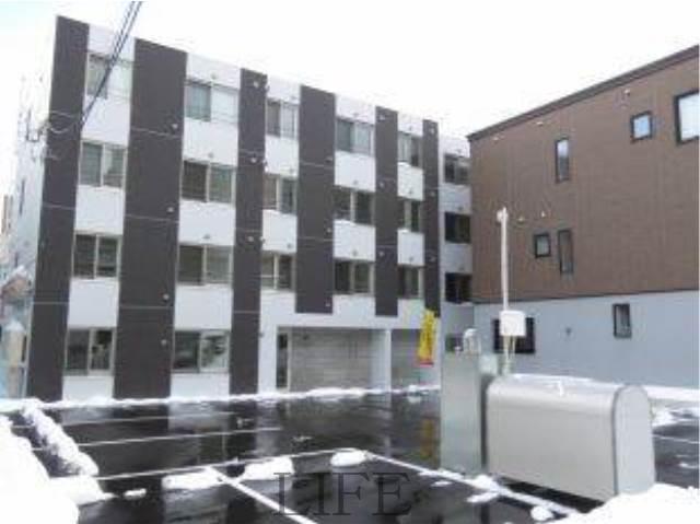 建物外観　４階建ての鉄筋コンクリート造です♪