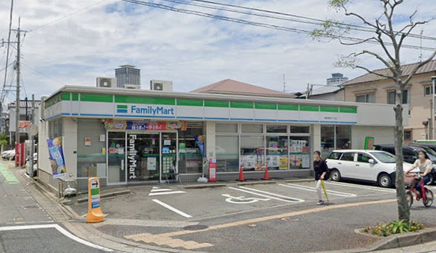 コンビニ　ファミリーマート 福岡鳥飼三丁目店（コンビニ）まで648m