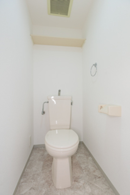 トイレ　※写真は同タイプ住戸です。