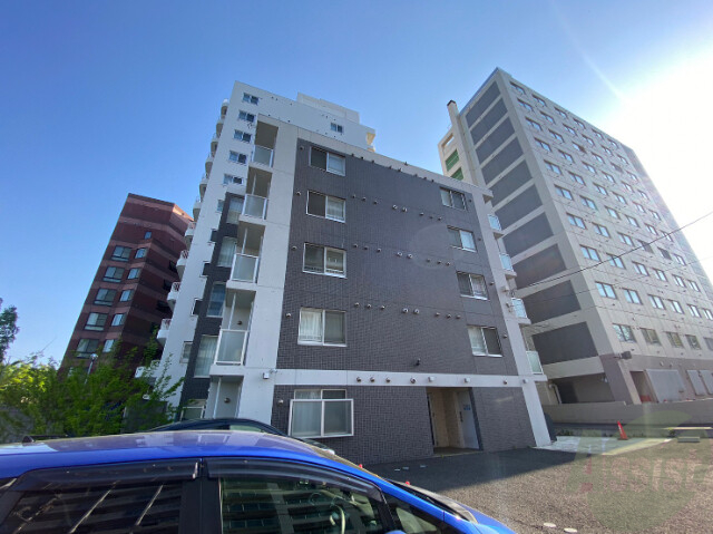 建物外観　札幌市中央区南１４条西「ラフィーネ中島公園ＰＲＥＭＩＵＭ」