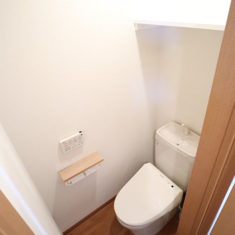 トイレ　落ち着いた色調のトイレです♪