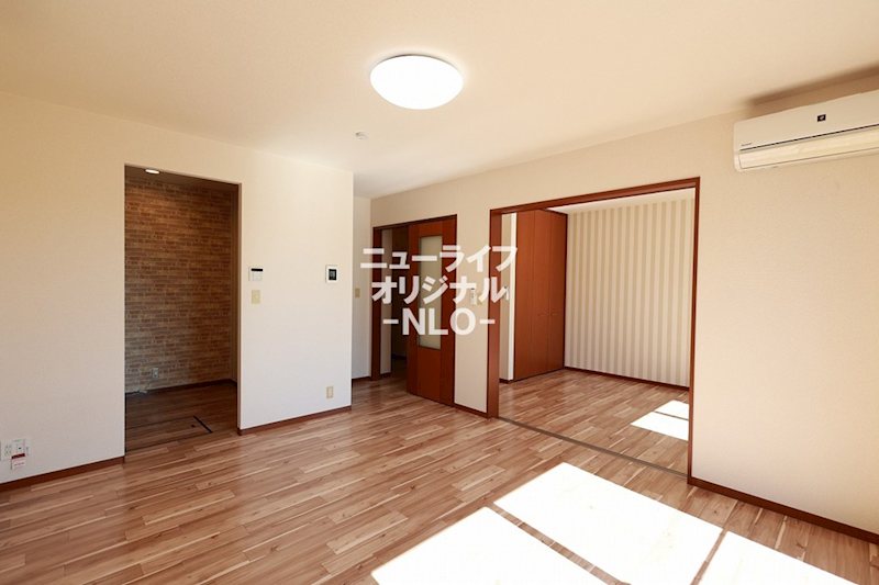 居室・リビング　キッチン独立しているので居室を汚さずお使いいただけます☆