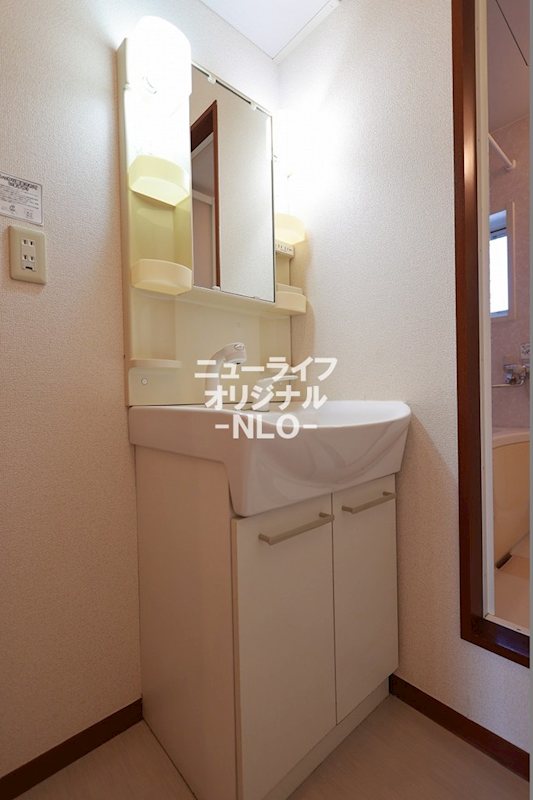 洗面設備　身支度やシンク周りのお掃除にも役立つ洗髪洗面台☆