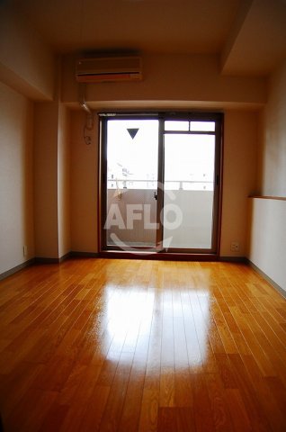 セレッソコート西心斎橋3の居間写真