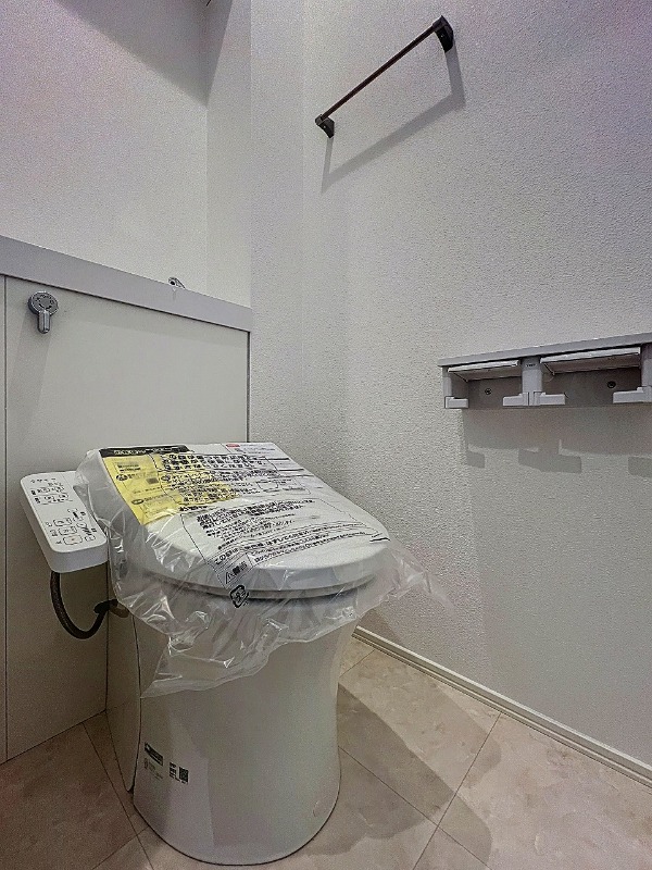 小田急線 南新宿駅 徒歩6分 3階建 築2年のトイレ写真