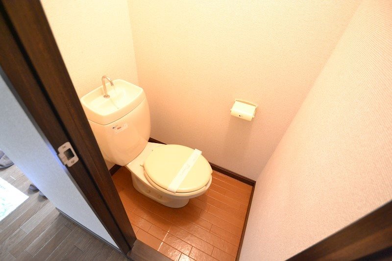 ＪＲ五日市線 熊川駅 徒歩5分 2階建 築38年のトイレ写真