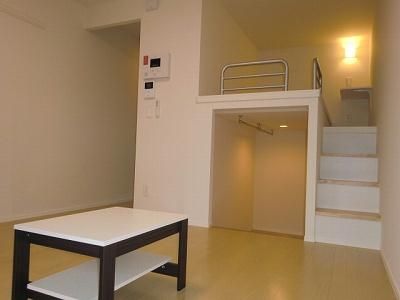 レオネクストサンモール向原の居間写真