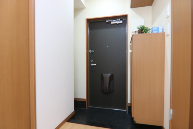 玄関　※別室の参考写真の為、現況優先です。
