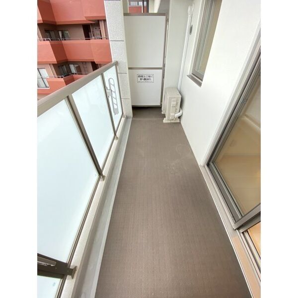 バルコニー　同物件内別部屋のお写真になります