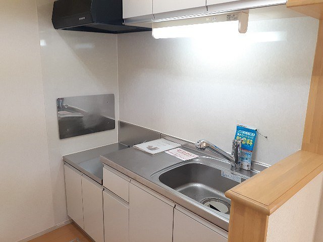 キッチン　コンパクトなキッチンで掃除もラクラク
