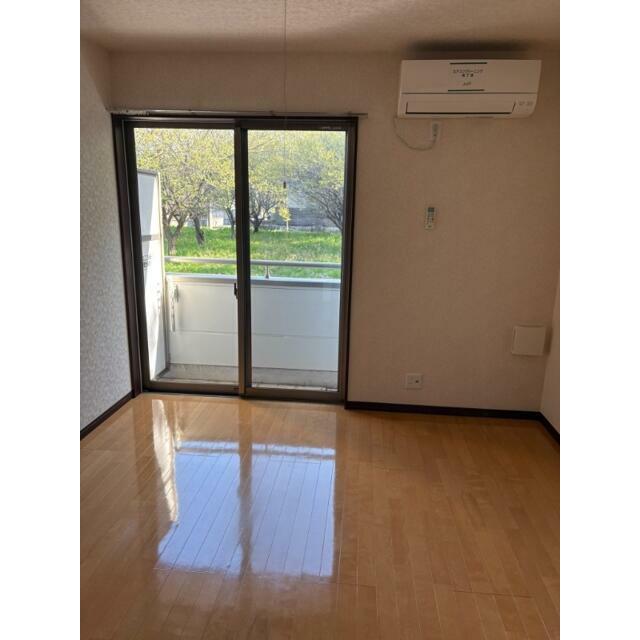 居室・リビング　同一物件別部屋写真