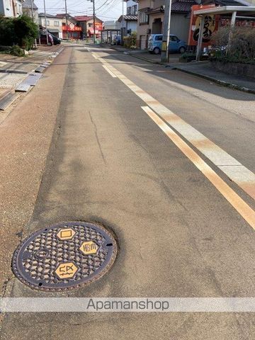 その他　前面道路（その他）まで0m