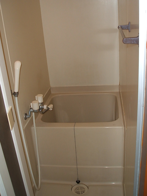 バス・シャワールーム　ちょっと小さいけど、その分水道代が◎！