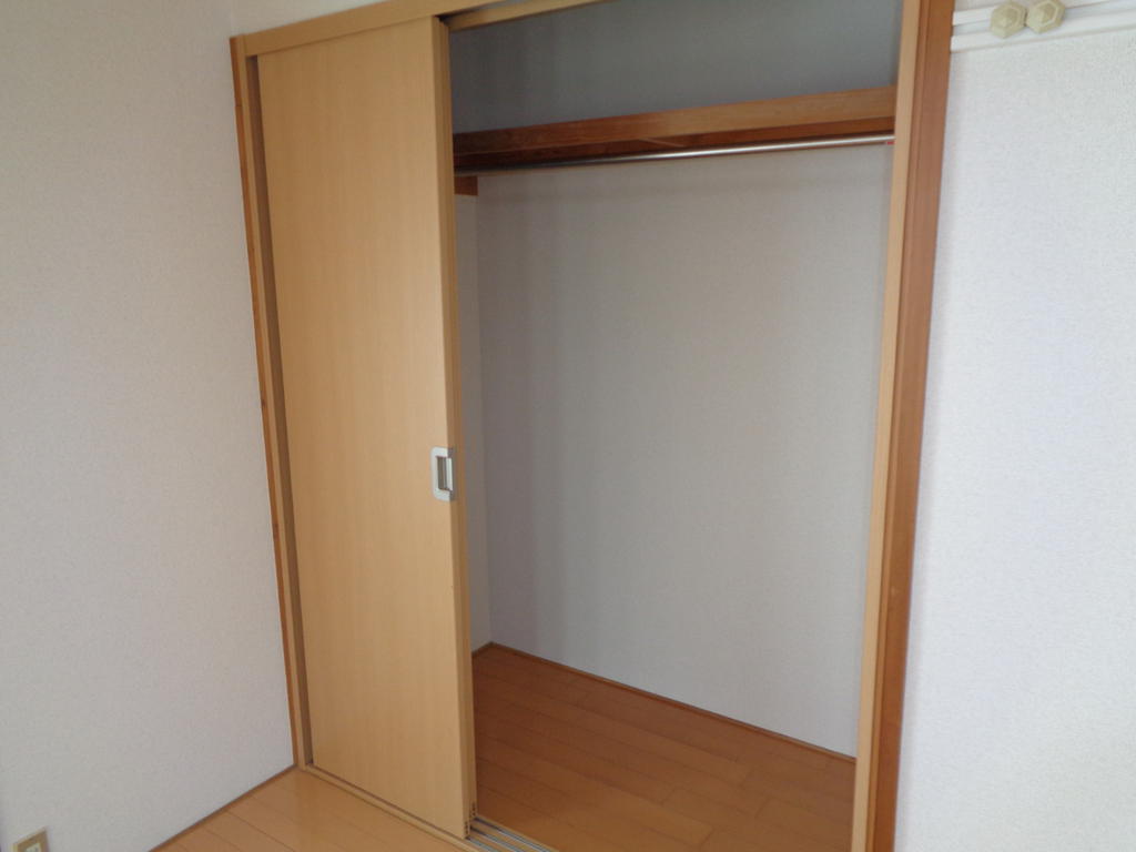 収納　３枚スライド式扉