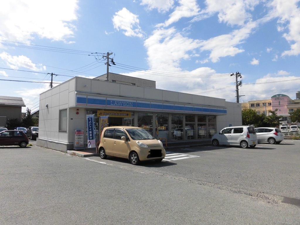 コンビニ　ローソン山形桜田東三丁目店（コンビニ）まで398m
