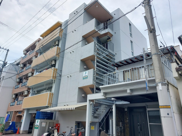 【松山市味酒町のマンションの建物外観】