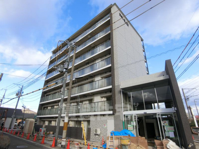 【京都市下京区梅小路高畑町のマンションの建物外観】